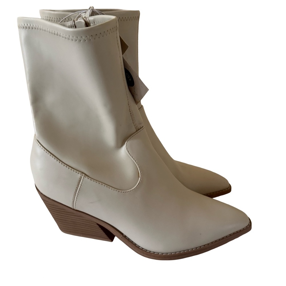Women's Aubree Ankle Boots Off-White - Universal Thread - SIZE 9 NEW